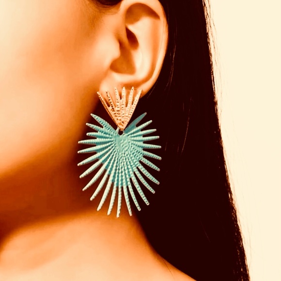 Zara “Radiance” Baby Blue Heart Crown Sunburst Beam Ray Regal Royal Gold Earring - Picture 5 of 14